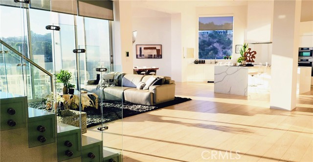 Detail Gallery Image 6 of 74 For 1609 Viewmont Dr, Los Angeles,  CA 90069 - 3 Beds | 3/1 Baths