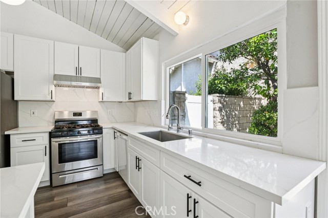 Detail Gallery Image 10 of 37 For 5 Poinsettia, Irvine,  CA 92604 - 3 Beds | 2 Baths