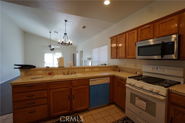 Detail Gallery Image 8 of 23 For 7453 Marshall Ct, Highland,  CA 92346 - 4 Beds | 2 Baths