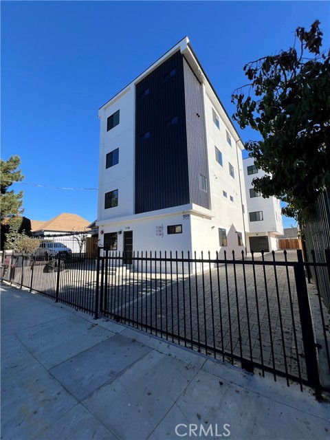 1128 Ardmore, Los Angeles CA: https://media.crmls.org/medias/af508b71-d8d8-4343-9c3a-e5f672ae8447.jpg