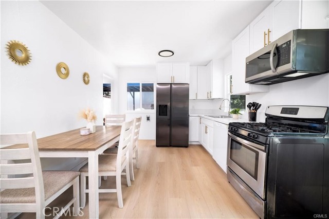 Detail Gallery Image 5 of 11 For 1009 W Myrtle, Santa Ana,  CA 92703 - 2 Beds | 1 Baths