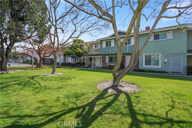 Detail Gallery Image 3 of 16 For 19847 Kingswood Ln, Huntington Beach,  CA 92646 - 2 Beds | 1/1 Baths