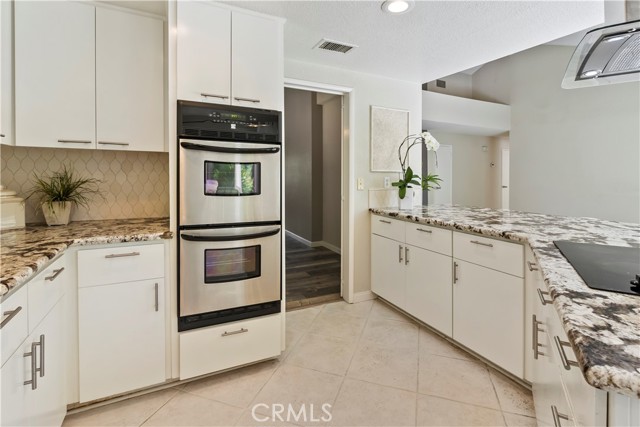 6065 Saint Augustine Drive, Riverside CA: https://media.crmls.org/medias/af51584b-3290-4132-8355-7199d9906c04.jpg