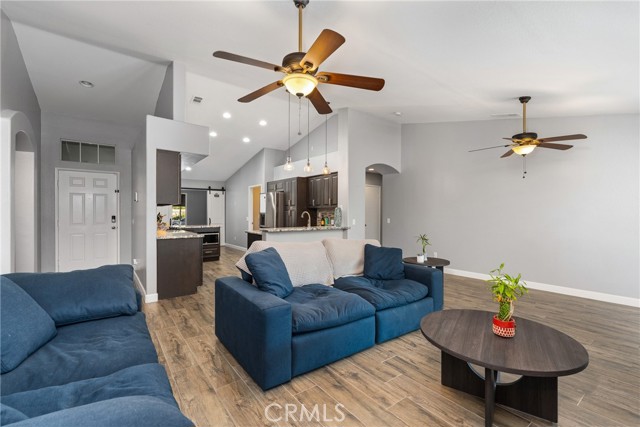 Detail Gallery Image 5 of 40 For 36675 Sauterne St, Winchester,  CA 92596 - 4 Beds | 2 Baths