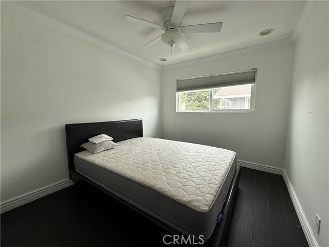 Detail Gallery Image 8 of 11 For 345 University Dr #F4,  Costa Mesa,  CA 92627 - 4 Beds | 2/1 Baths