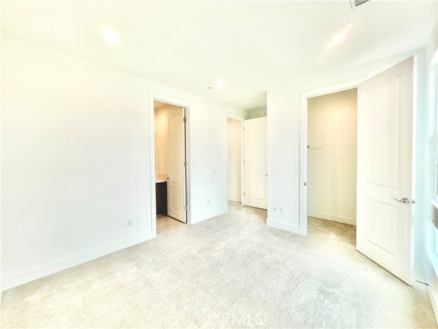 Detail Gallery Image 26 of 40 For 27533 Elderberry Dr, Valencia,  CA 91381 - 5 Beds | 5/1 Baths