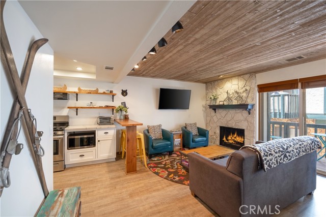 Detail Gallery Image 4 of 31 For 39802 Lakeview Dr #26,  Big Bear Lake,  CA 92315 - 2 Beds | 2/1 Baths