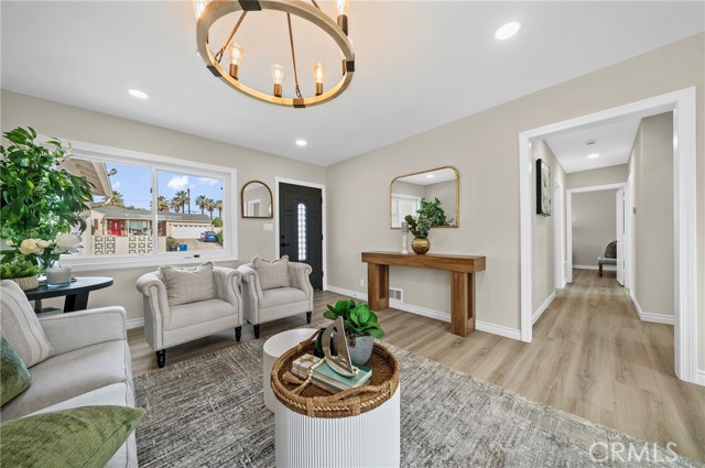 Detail Gallery Image 8 of 47 For 922 E Edgecomb, Covina,  CA 91724 - 5 Beds | 2 Baths