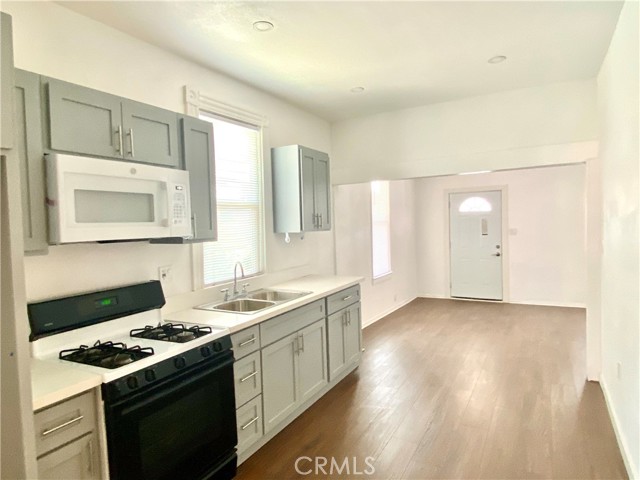Detail Gallery Image 7 of 11 For 442 W Sepulveda St, San Pedro,  CA 90731 - 2 Beds | 1 Baths