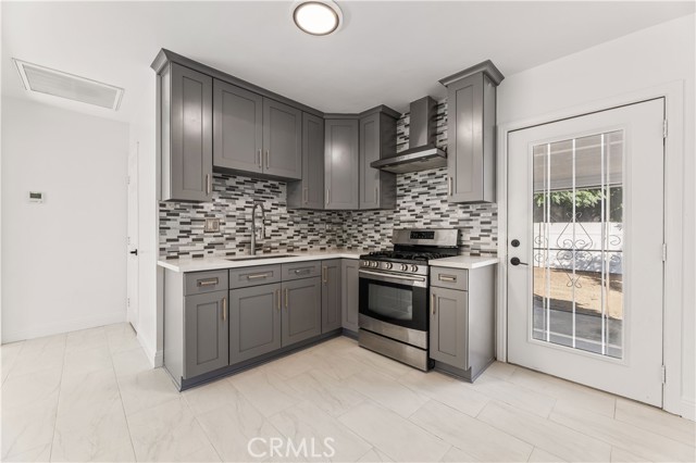 14592 Lyle Street, Sylmar CA: https://media.crmls.org/medias/af52dbd9-bd19-4c56-91c1-de46cd94ae5f.jpg