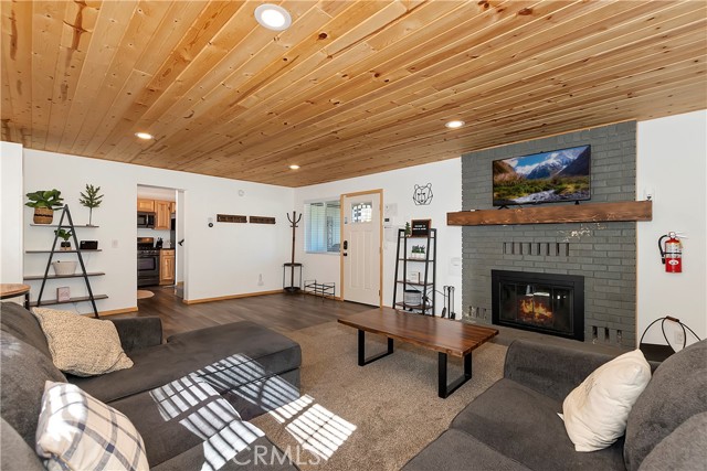 Detail Gallery Image 13 of 45 For 334 Jeffries Rd, Big Bear Lake,  CA 92315 - 1 Beds | 2 Baths