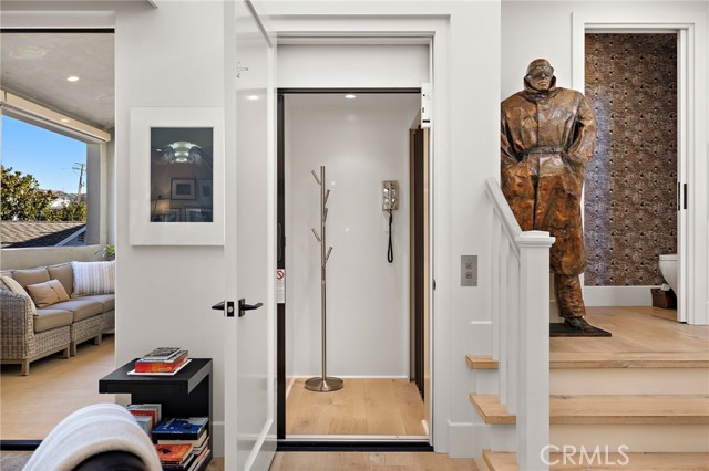 Detail Gallery Image 12 of 68 For 711 1/2 Marigold, Corona Del Mar,  CA 92625 - 2 Beds | 2/1 Baths