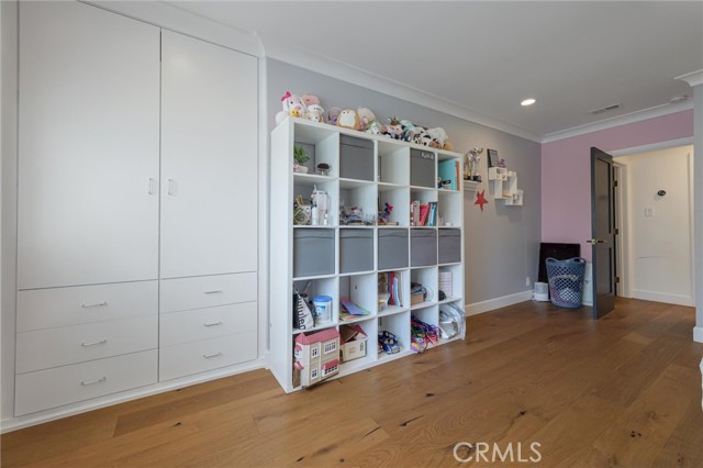 2528 N Orchard Drive, Burbank CA: https://media.crmls.org/medias/af54af4c-b55f-46ca-b257-f1ac26f758ab.jpg