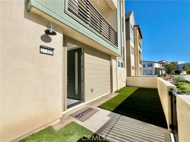 Detail Gallery Image 21 of 23 For 27355 Hyland Ct, Valencia,  CA 91381 - 3 Beds | 3 Baths