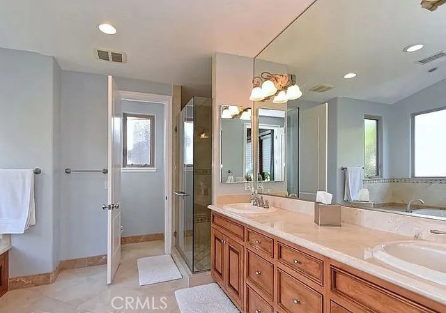 Detail Gallery Image 12 of 21 For 3200 Elm Ave, Manhattan Beach,  CA 90266 - 5 Beds | 4/1 Baths