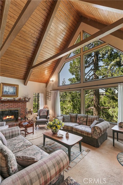 Detail Gallery Image 8 of 31 For 329 Grass Valley Rd, Lake Arrowhead,  CA 92352 - 3 Beds | 2 Baths