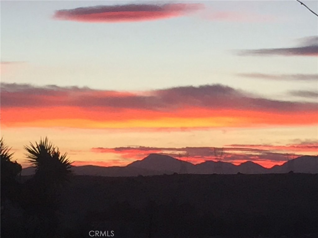 https://media.crmls.org/medias/af559a6e-561b-4522-b316-1d11293a8789.jpg?preset=X-Large