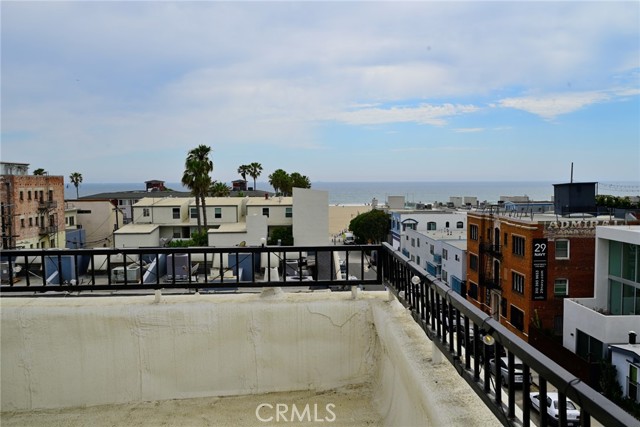 44 48 Navy Street, Venice CA: https://media.crmls.org/medias/af561a0c-ac07-4b3b-9591-624dbf3d8964.jpg