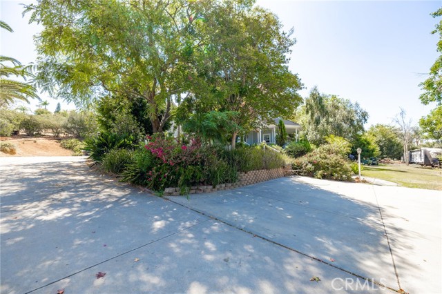 3352 Via Zara, Fallbrook CA: https://media.crmls.org/medias/af570254-e681-427f-bf98-35f66ad5744d.jpg