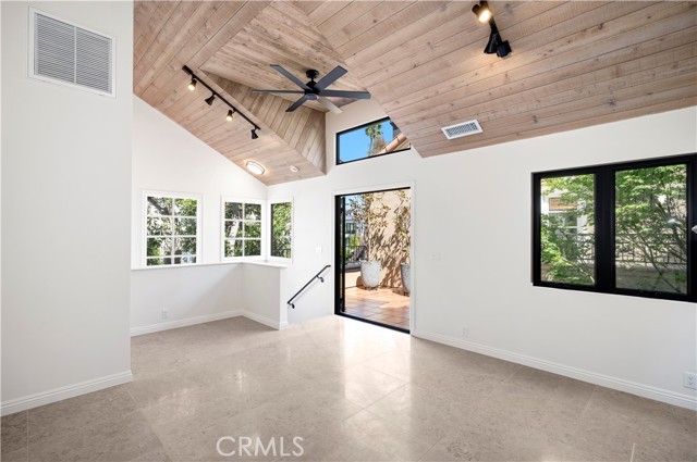 441 1/2 Goldenrod Avenue, Corona del Mar CA: https://media.crmls.org/medias/af57873c-e318-4014-8e81-0cb5cf91582b.jpg