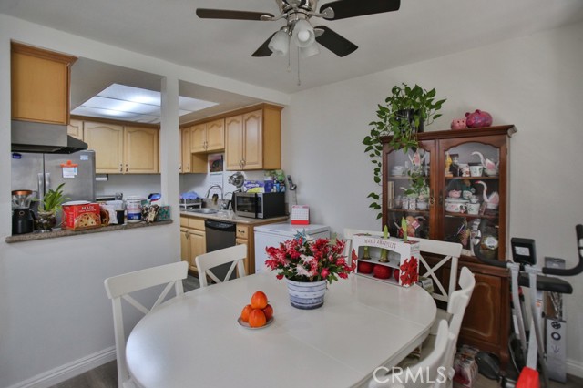 Detail Gallery Image 5 of 12 For 8800 Garden Grove Bld #7,  Garden Grove,  CA 92844 - 2 Beds | 2 Baths