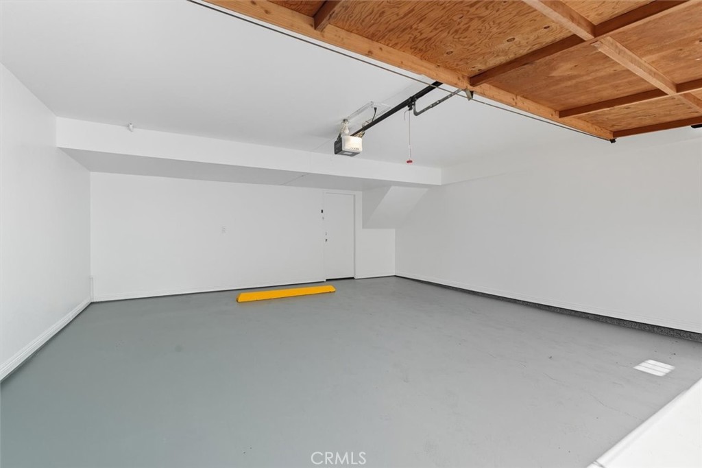 https://media.crmls.org/medias/af5854d2-b92e-4c80-be36-762d279d6e6d.jpg?preset=X-Large