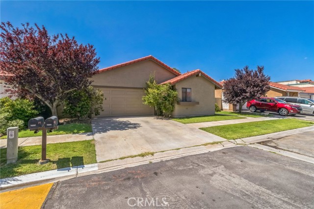 16281 Tokay Street, Victorville CA: https://media.crmls.org/medias/af58f911-95d1-48b1-8ce7-e86e08bc23b2.jpg