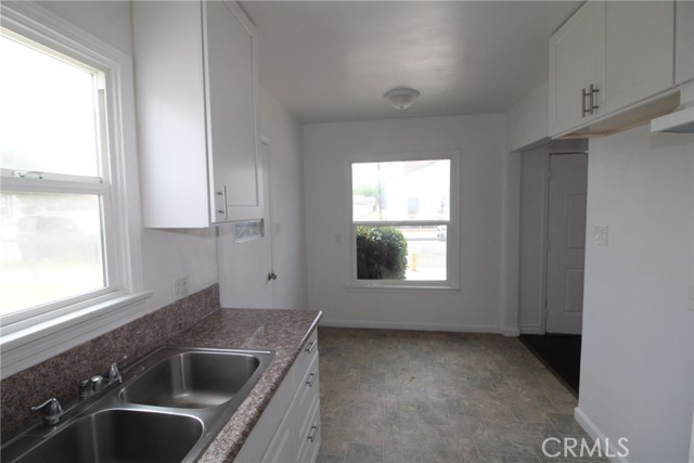 Detail Gallery Image 5 of 12 For 4954 Tweedy Bld #F,  South Gate,  CA 90280 - 2 Beds | 2 Baths