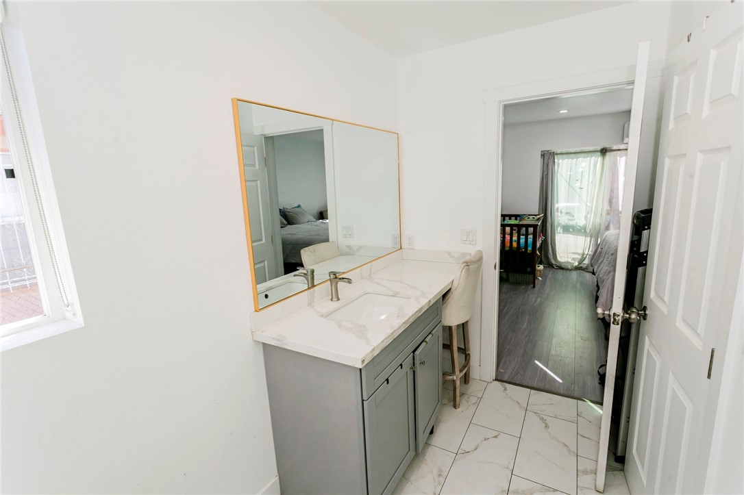 Detail Gallery Image 14 of 21 For 902 W 132nd St, Compton,  CA 90222 - 4 Beds | 2/1 Baths