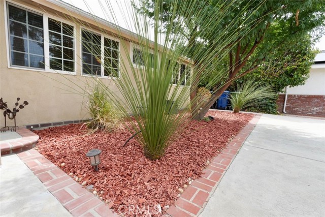 Detail Gallery Image 3 of 19 For 8512 Fullbright Ave, Winnetka,  CA 91306 - 3 Beds | 2 Baths