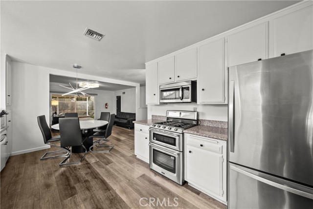 Detail Gallery Image 15 of 33 For 27215 Barada Ave, Saugus,  CA 91350 - 4 Beds | 2 Baths