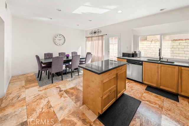 28230 Evergreen Lane, Saugus CA: https://media.crmls.org/medias/af5a9105-3e26-444b-96c8-d31a18cb3586.jpg