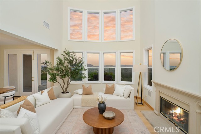 3318 Durham Court, Burbank CA: https://media.crmls.org/medias/af5c1d13-019a-4d1e-ace9-1dc0a3c5d14d.jpg