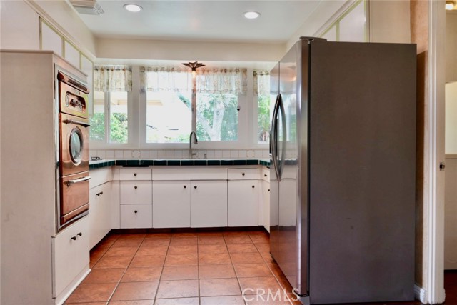 Detail Gallery Image 5 of 19 For 8512 Fullbright Ave, Winnetka,  CA 91306 - 3 Beds | 2 Baths