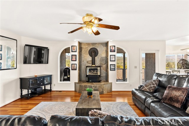 Detail Gallery Image 9 of 53 For 26 Regal Way, Oroville,  CA 95966 - 5 Beds | 3/1 Baths