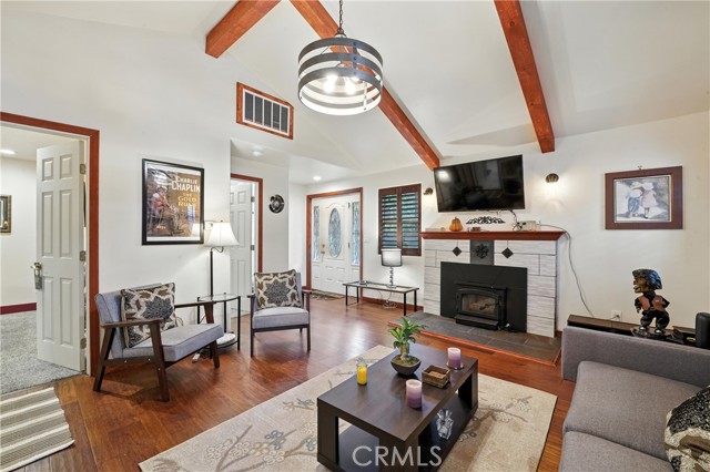 373 Redwood Lane, Crestline CA: https://media.crmls.org/medias/af5d7b76-542b-4277-84af-149d6e6065b5.jpg