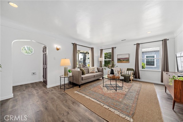 2325 Golden Avenue, Long Beach CA: https://media.crmls.org/medias/af5e27ae-89c3-4f2c-b3fb-6f0378390a72.jpg