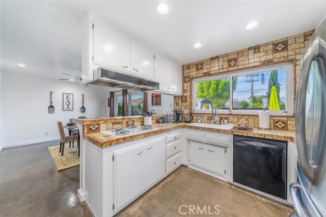 Detail Gallery Image 5 of 15 For 22349 Vanowen, Canoga Park,  CA 91303 - 3 Beds | 2 Baths