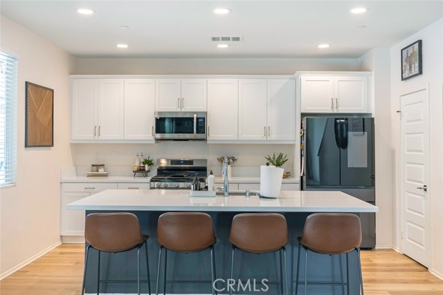 Detail Gallery Image 8 of 22 For 12913 Tehachapi St, Hesperia,  CA 92344 - 4 Beds | 3 Baths