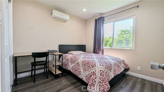 Detail Gallery Image 6 of 17 For 1299 W 37th Dr #3,  Los Angeles,  CA 90007 - 4 Beds | 2 Baths