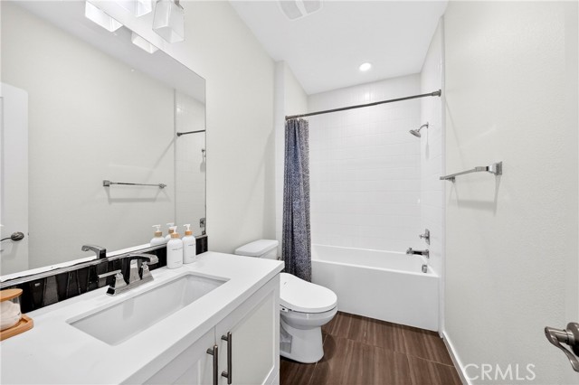 335 Magnet, Irvine CA: https://media.crmls.org/medias/af5feb52-ef33-4a95-a134-1f66c0cedc43.jpg