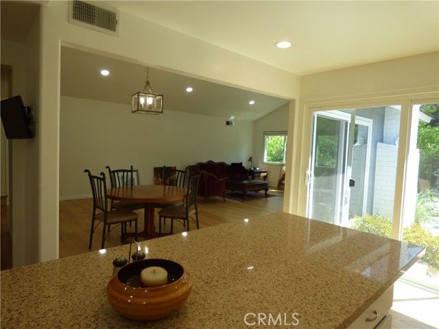 5650 Lake Lindero Drive, Agoura Hills CA: https://media.crmls.org/medias/af605b1f-9ccc-4550-8bb0-e69421ae7ab4.jpg