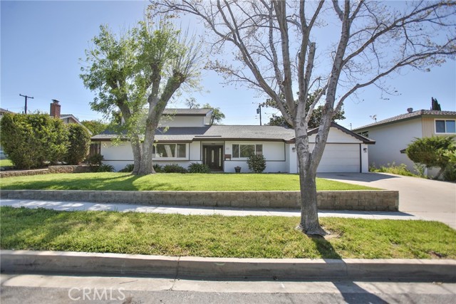 Detail Gallery Image 3 of 38 For 412 Nottingham Dr, Redlands,  CA 92373 - 5 Beds | 3/1 Baths