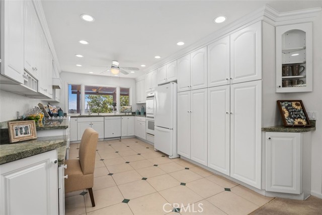 27992 Via Chocano, Mission Viejo CA: https://media.crmls.org/medias/af60d3cb-9950-41c8-b669-ca1130a5affc.jpg