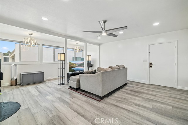 Detail Gallery Image 2 of 32 For 1349 Edgewood Way #49,  Oxnard,  CA 93030 - 2 Beds | 2 Baths