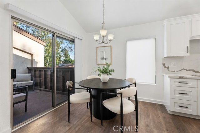 Detail Gallery Image 2 of 9 For 1410 Cabrillo Park Dr #E,  Santa Ana,  CA 92701 - 1 Beds | 1 Baths