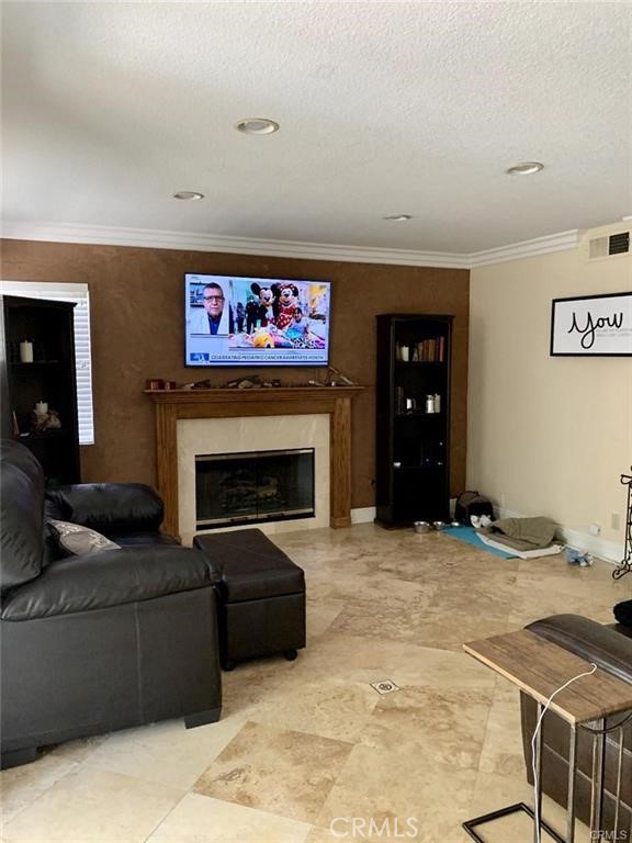 Detail Gallery Image 2 of 8 For 8124 E Sprucewood Ave, Orange,  CA 92869 - 4 Beds | 3 Baths