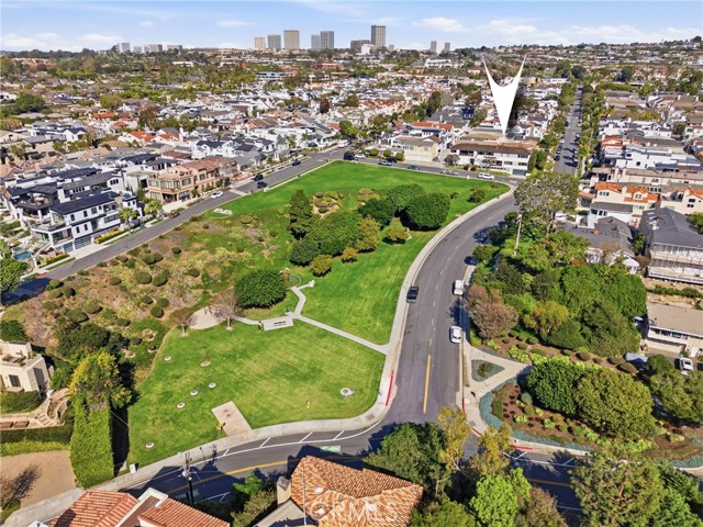 Detail Gallery Image 7 of 42 For 429 Carnation Ave, Corona Del Mar,  CA 92625 - 5 Beds | 5 Baths