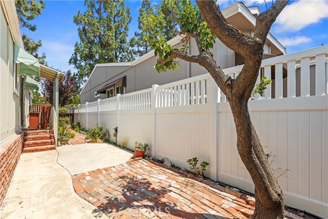 5200 Irvine Blvd Spc 218, Irvine CA: https://media.crmls.org/medias/af62dc30-f497-4674-addf-8345d6b6e7cb.jpg