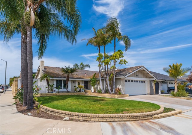 Detail Gallery Image 2 of 50 For 9821 Kite Dr, Huntington Beach,  CA 92646 - 3 Beds | 2 Baths